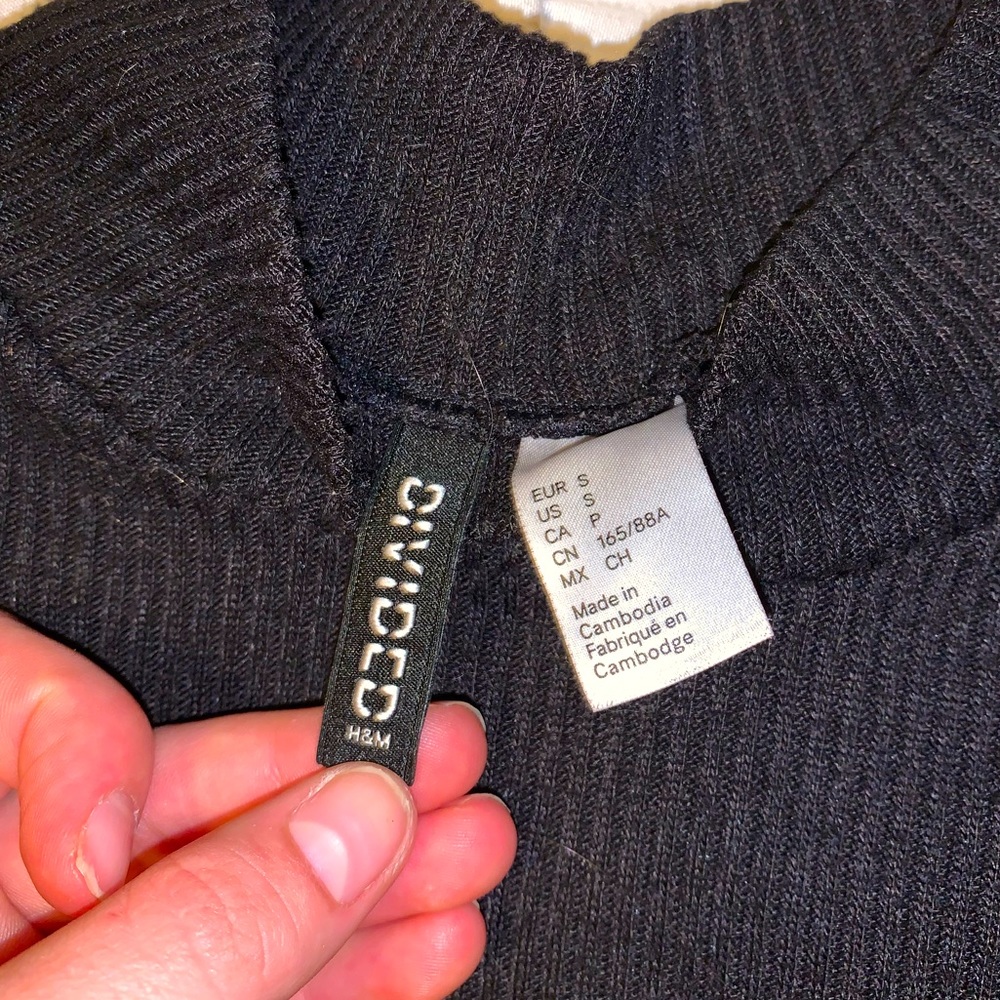 Black divided long sleeve turtle neck